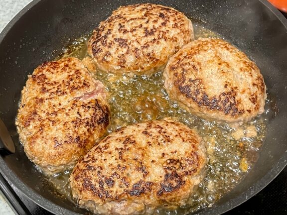 メンチカツとハンバーグの違いを詳しく解説しま?